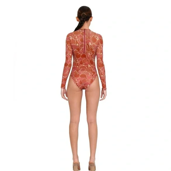 ANDREA IYAMAH - ELLE CARO PRINT BODYSUIT- SIZE XS

ELLE CARO PRINT BODYSUIT
$160 - Picture 6 of 6